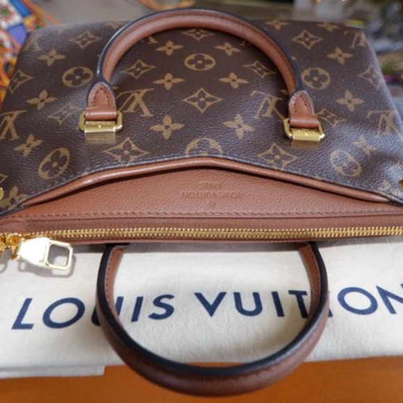 SOLD       NWT Louis Vuitton Pallas BB in Noisette - Picture 2 of 8